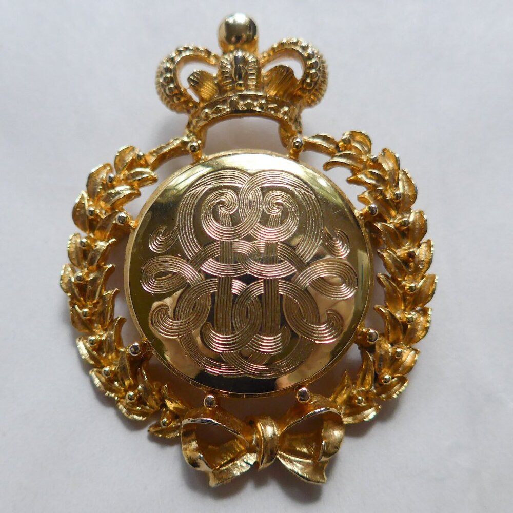 Vintage gold tone Estate style brooch